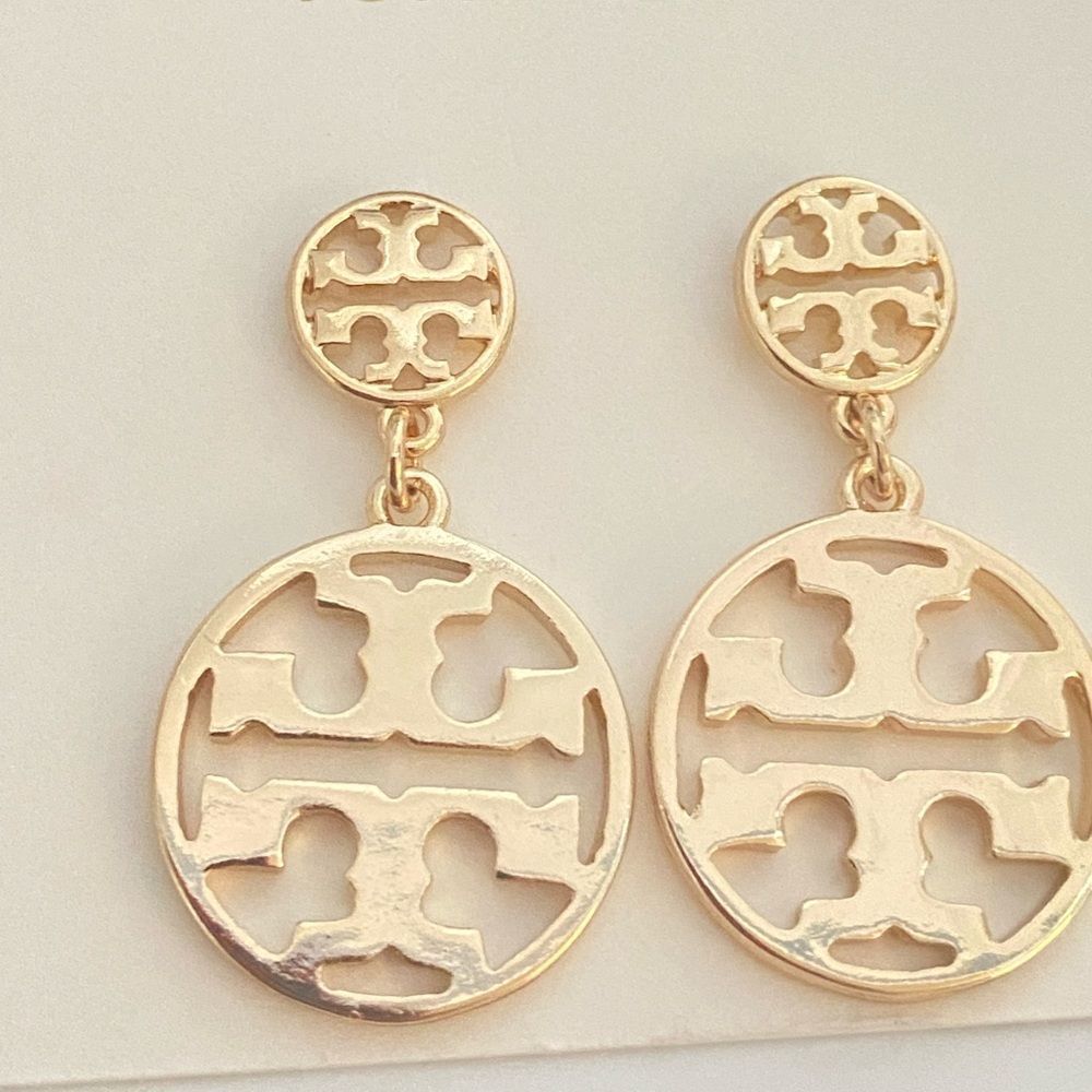 TORY BURCH•Logo Drop Earrings - Picture 5 of 6